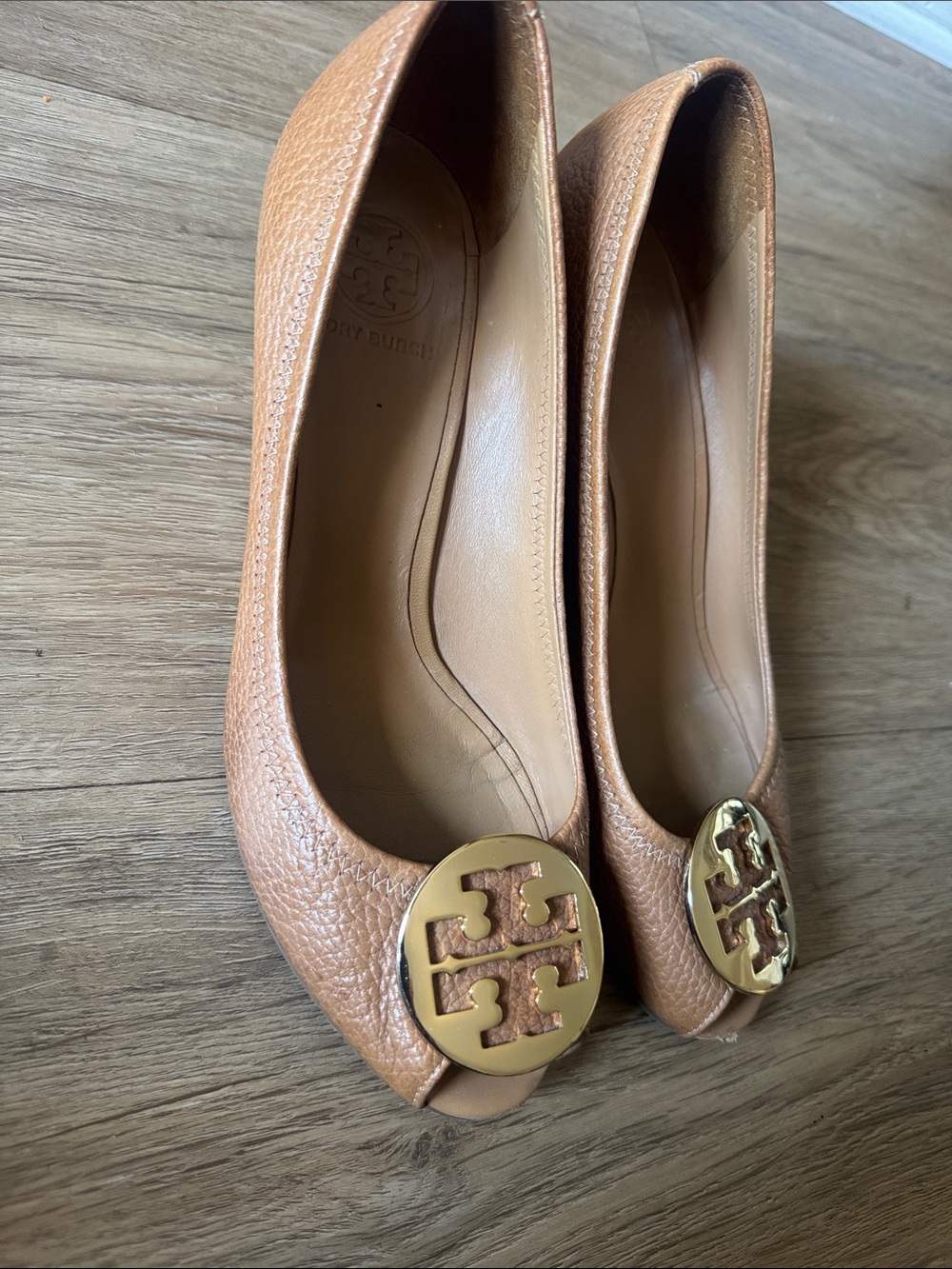 Tory Burch Sally Peep Toe Tan Pebbled Leather Logo Flats with Gold Medallions